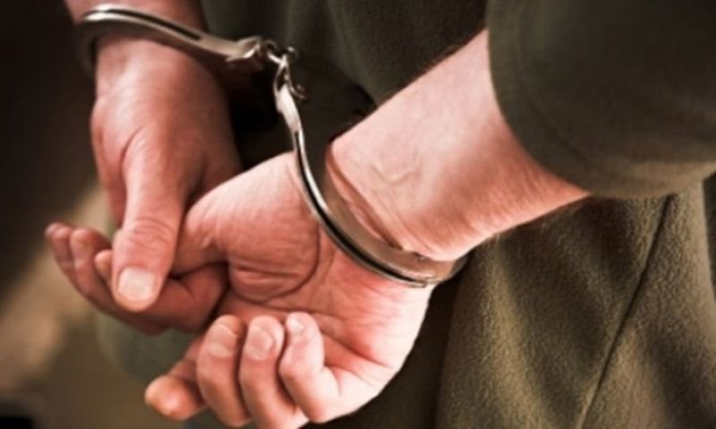 Bărbat reținut de polițiști pentru că și-a amenințat mama cu acte de violență