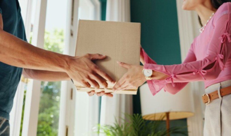 UE va impune de anul viitor taxe vamale pentru coletele mici. Trei platforme mari vor fi afectate