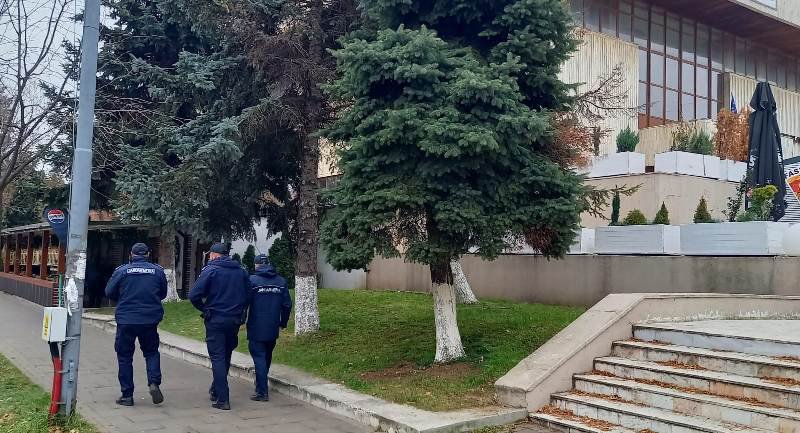 Jandarmii botoșăneni prezenți la Festivalul Concurs „Toamna Bobocilor”