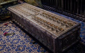 Procesiune cu racla cu Sfinte …