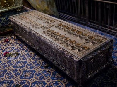 Procesiune cu racla cu Sfinte …