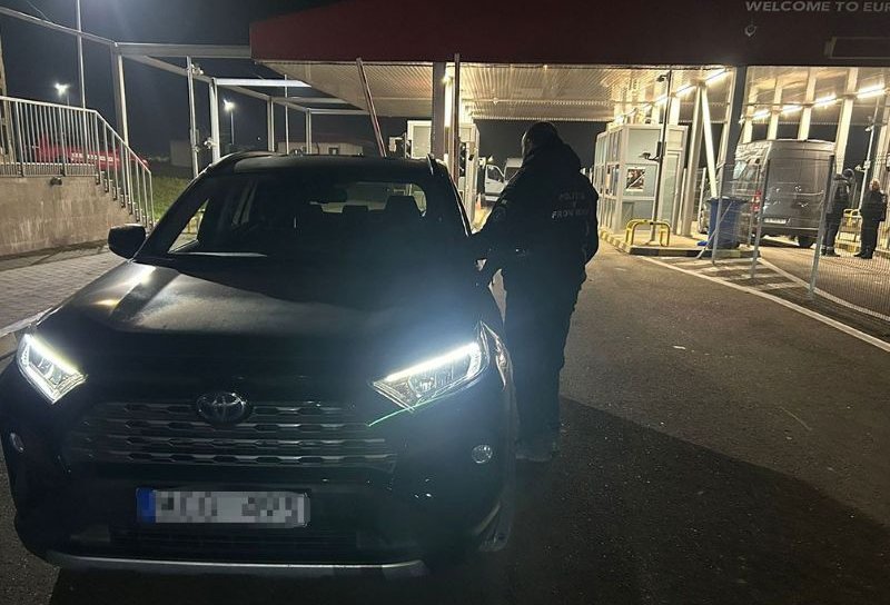 Clona unui auto furat în Slovacia, oprită la Racovăț