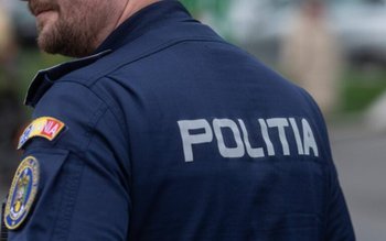 Doi botoșăneni reținuți pentru fraude …