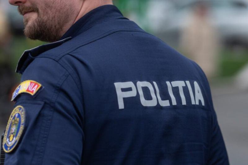 Doi botoșăneni reținuți pentru fraude privind asigurările auto