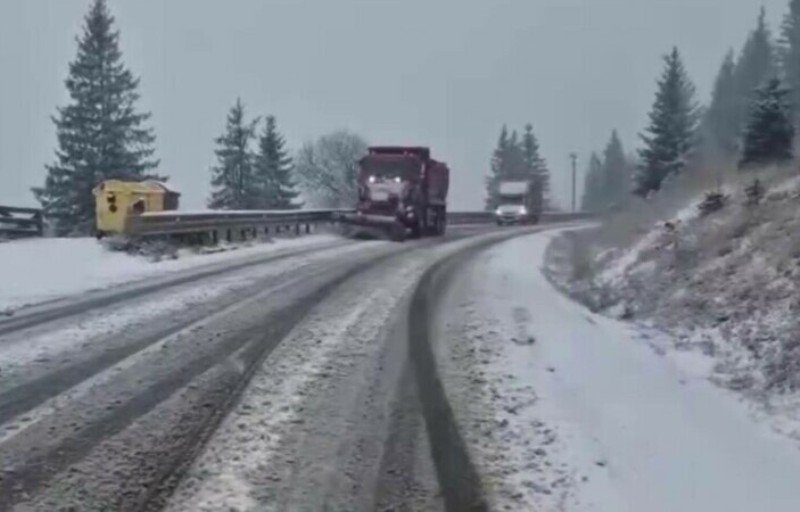 Vremea se răcește puternic până miercuri. Va ninge în mai multe zone. Stratul de zăpadă va fi de 2-6 cm