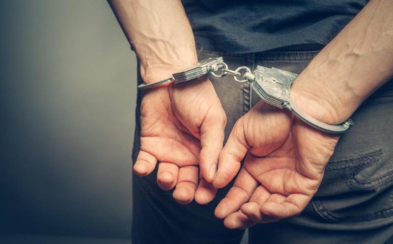 Tânăr de 25 de ani, reținut după ce și-a bătut concubina și copilul de 3 luni