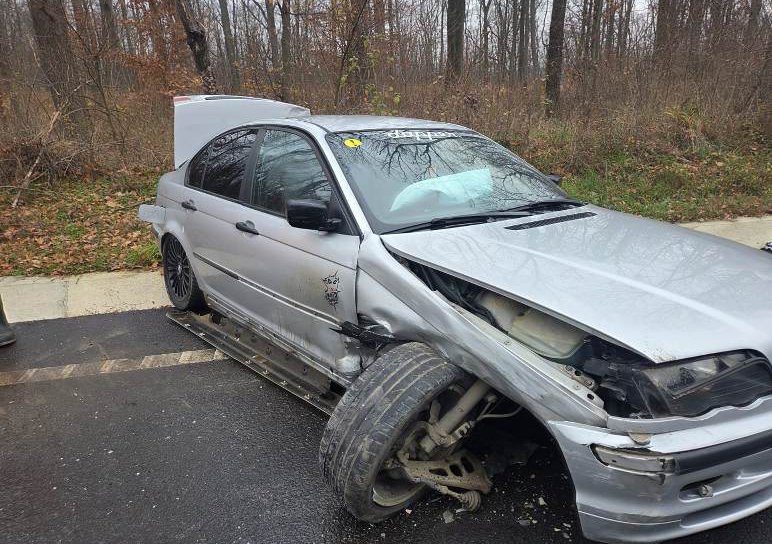 Accident între un autoturism și un microbuz la Bălușeni