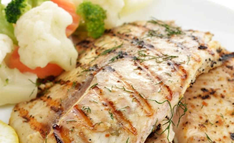 Peștele: O sursă vitală de nutrienți pentru sănătatea inimii și a creierului