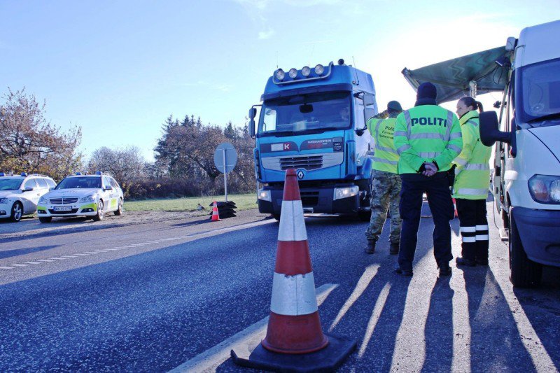 Trei camioane imobilizate din cauza faptului că șoferii nu au respectat timpii de odihnă