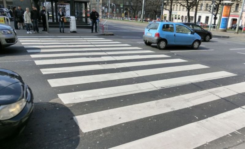 MAI pregătește modificarea Codului Rutier. Obligație nouă la absolut toate trecerile de pietoni din orașe și municipii