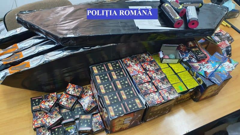 Peste 50 de kg de articole pirotehnice confiscate de polițiștii botoșăneni