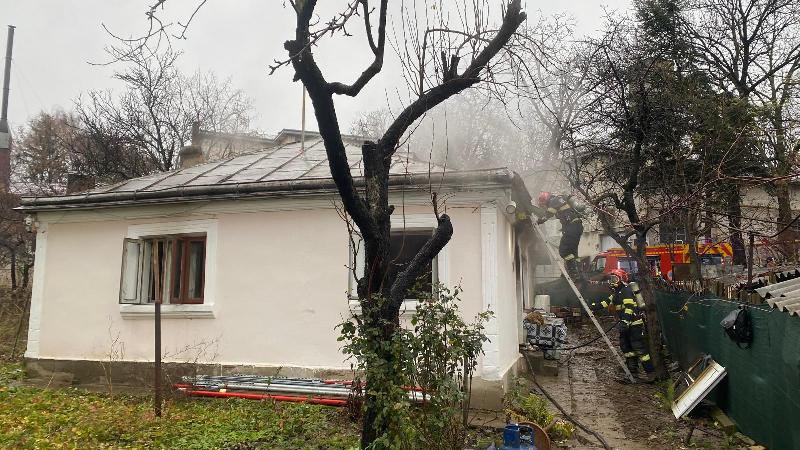 Incendiu provocat de un scurtcircuit într-o casă din Botoșani