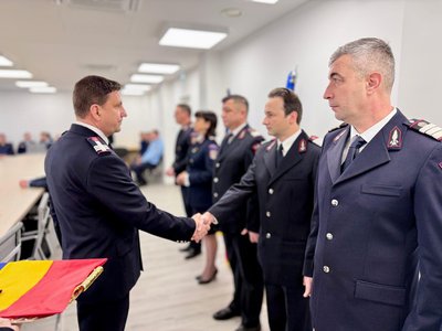 Pompieri înaintați în grad de …