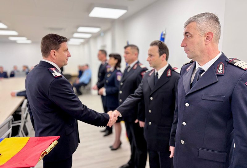 Pompieri înaintați în grad de Ziua Națională a României - FOTO