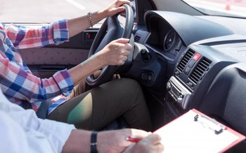 Școala de șoferi gratuită tinerilor …