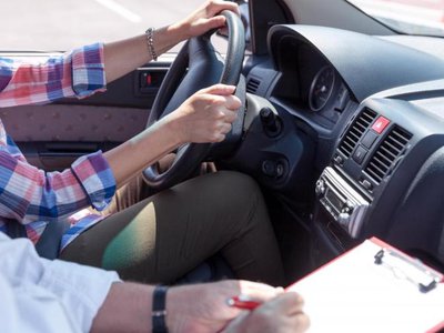 Școala de șoferi gratuită tinerilor …