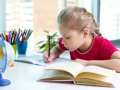 Apar reguli noi pentru elevii …