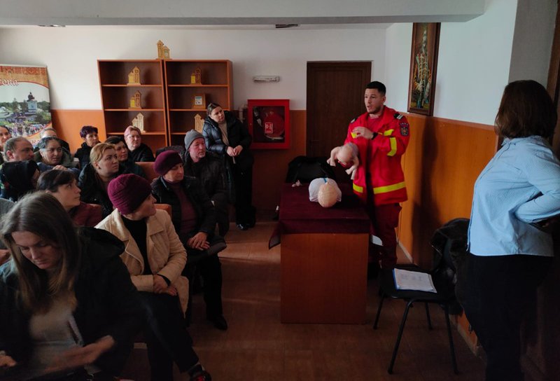 Peste 80 de asistenți sociali din Vorona, instruiți de pompierii botoșăneni
