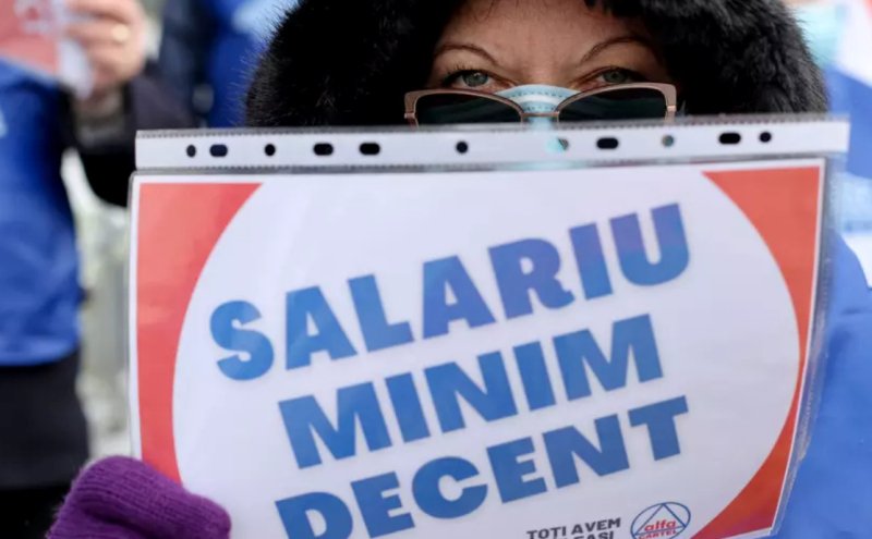 Salariul minim diferențiat în funcție de vechime și studii. Proiect la Senat: Cinci trepte de vechime și coeficient 2,00 pentru doctorat