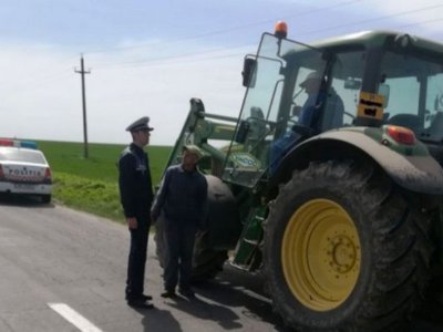 Depistat conducând un tractor neînregistrat …