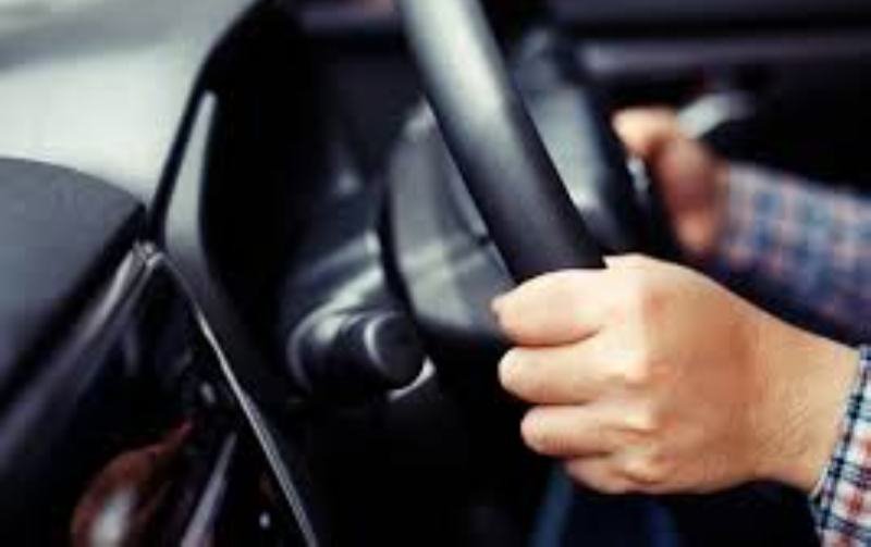 Depistat la volan, deși nu deținea permis de conducere pentru nicio categorie de vehicule