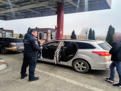 Urmărit pentru tentativă de omor, …