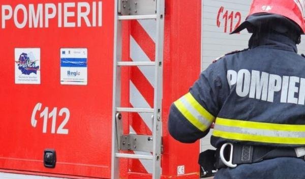 Incendiu la un uscător de cereale din Dorohoi. Pompierii au intervenit timp de șase ore pentru stingere