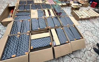 Aproximativ 9500 de articole pirotehnice …