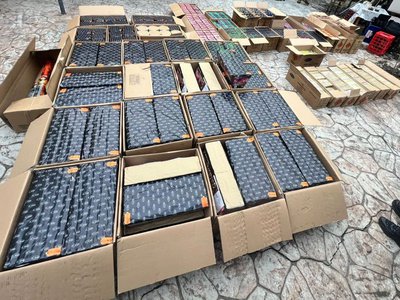 Aproximativ 9500 de articole pirotehnice …