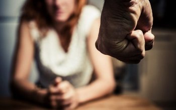 Tânăr arestat la domiciliu pentru …