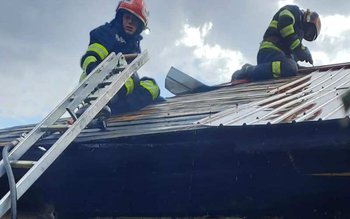 Casă din Dumeni în pericol, …