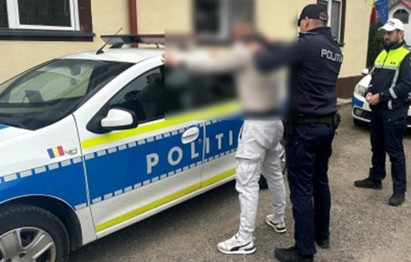 Reținut după ce a furat o mașină apoi a abandonat-o avariată