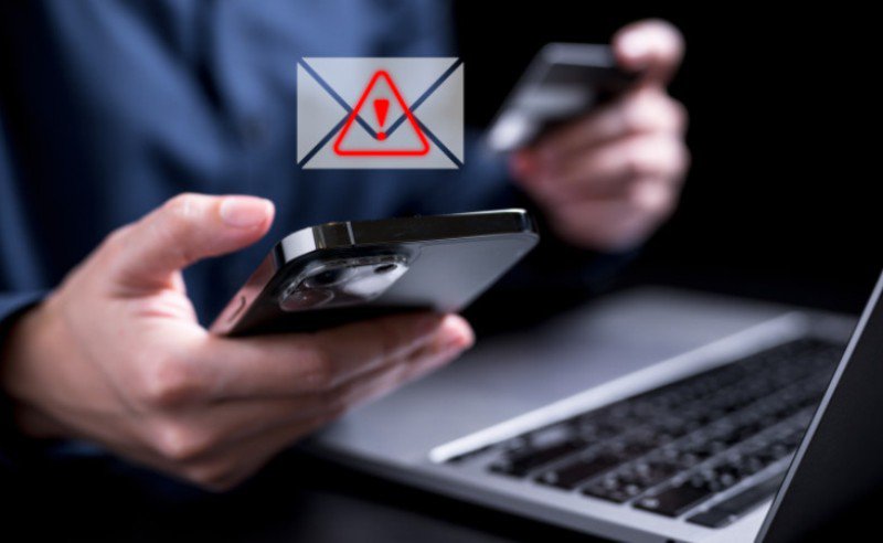 Poliția Română avertizează asupra unor noi fraude online. Au apărut mai multe pagini și mesaje false. La ce trebuie să fiți atenți