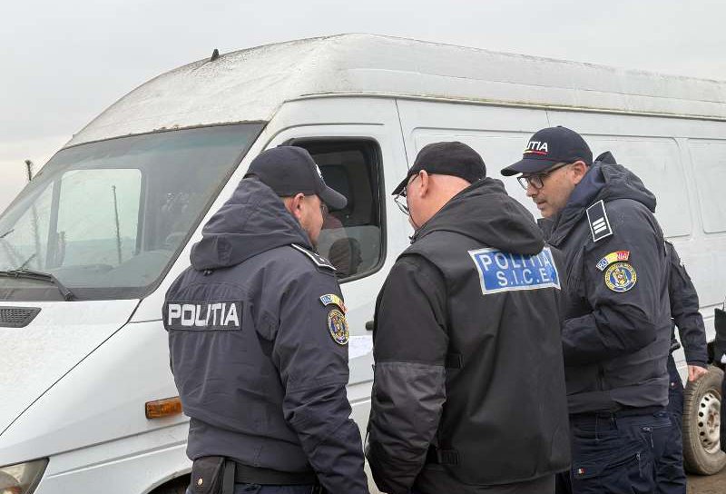 Peste 600 de articole pirotehnice confiscate de polițiști