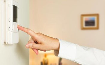 Regulă pentru românii care au …