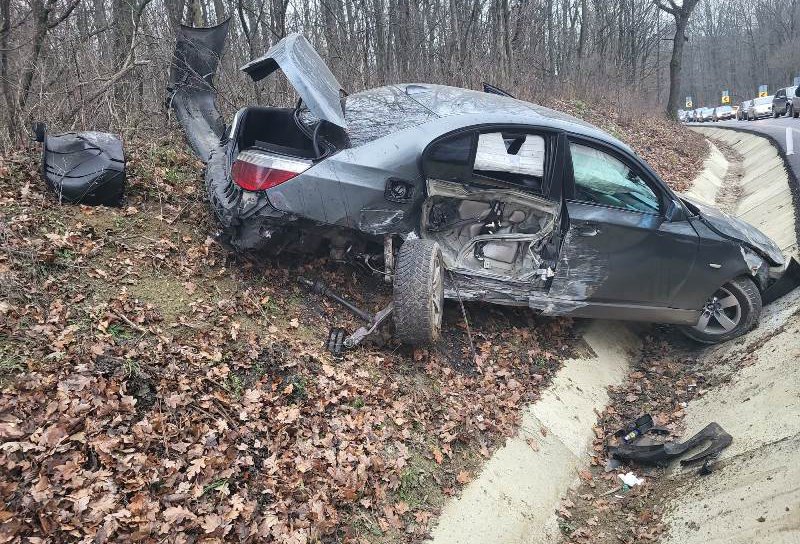 Cinci persoane au primit îngrijiri medicale în urma unui accident rutier - FOTO