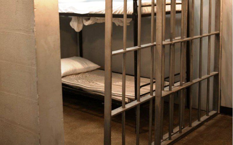 Condamnați la închisoare cu executare. Două persoane încarcerate pentru conducere fără permis