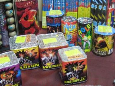Peste 200 de articole pirotehnice …