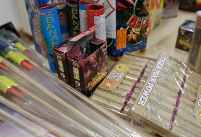 Articole pirotehnice ridicate de polițiști la Ștefănești și Cordăreni