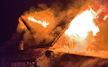 Casă distrusă de un incendiu …