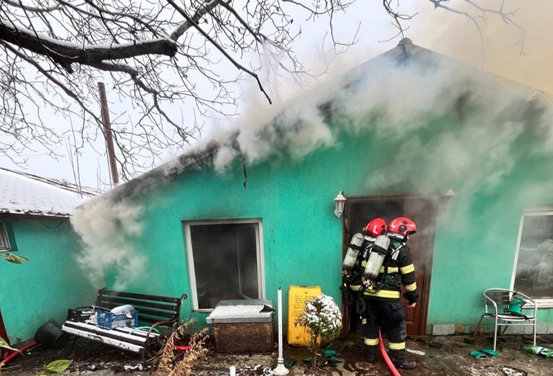 Tragedie în a doua zi de Crăciun! Bărbat decedat în urma unui incendiu izbucnit la o anexă din Dorohoi