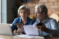 Se reduce vârsta de pensionare. …