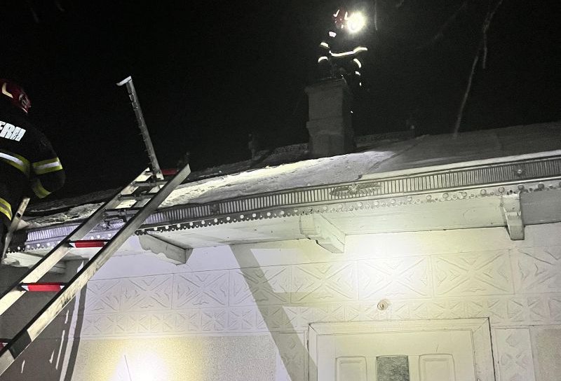 Curățați coșurile de fum! Trei case din comunele Vârfu Câmpului, Vorona și Vlădeni au fost în pericol