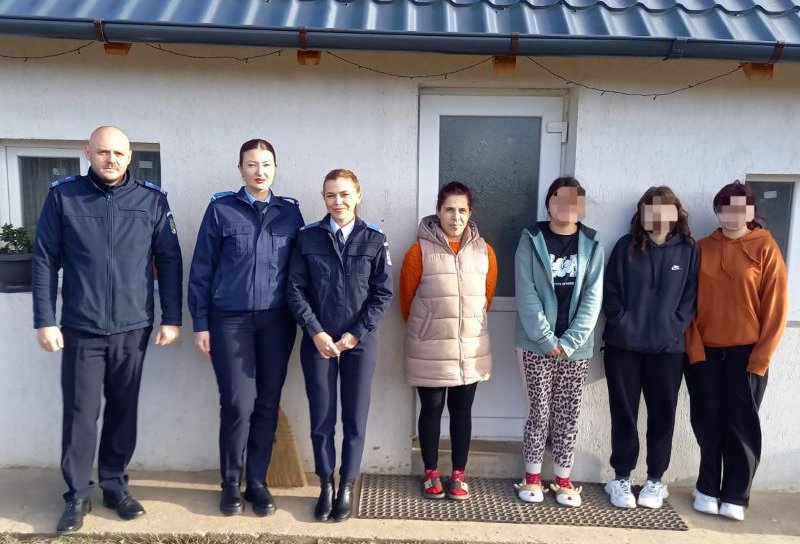 Jandarmii botoșăneni au dăruit cadouri în prag de An Nou