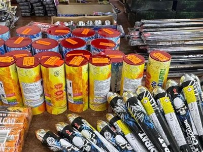 Peste 800 de articole pirotehnice …