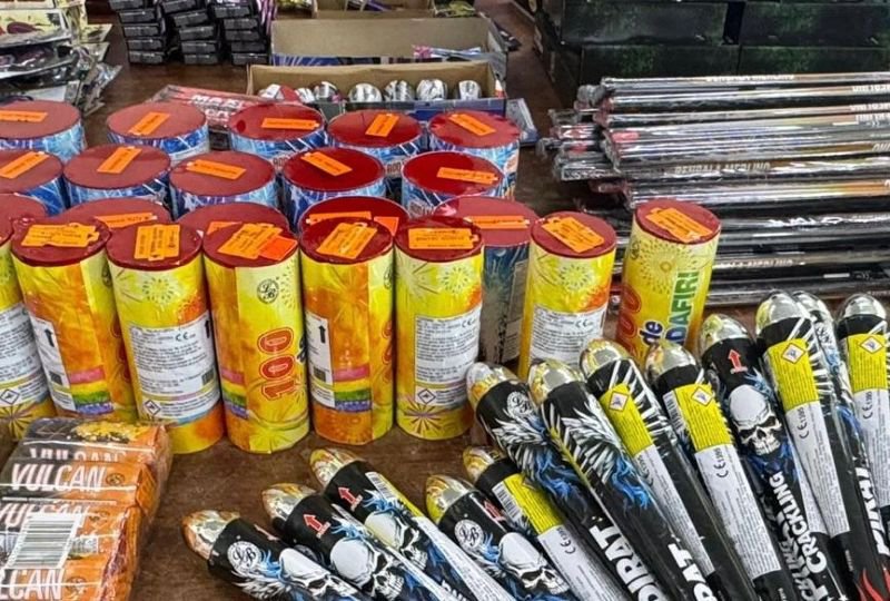 Peste 800 de articole pirotehnice ridicate de polițiști la Tudora