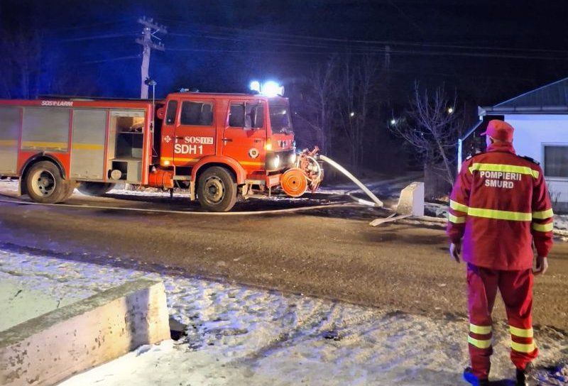 Tragedie la Viișoara. O femeie și-a pierdut viața în urma unui incendiu izbucnit în anexa unde locuia