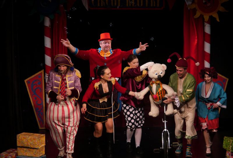 Teatrul „Vasilache” Botoșani vă invită să vizionați spectacolul „Fram, ursul polar”