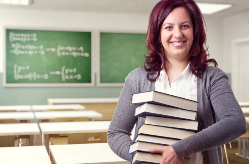 Bani pentru profesori: Până când vor putea cheltui cei 1.500 de lei. Nu au dreptul să cumpere orice cu ei