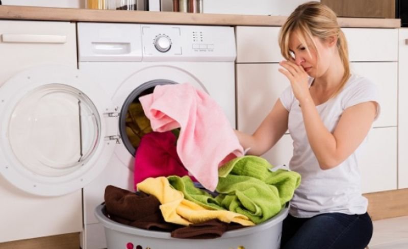 Cinci greșeli pe care le faci când speli rufele